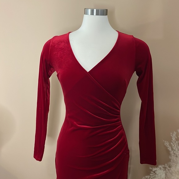 FASHION NOVA red velvet dress - Picture 5 of 5